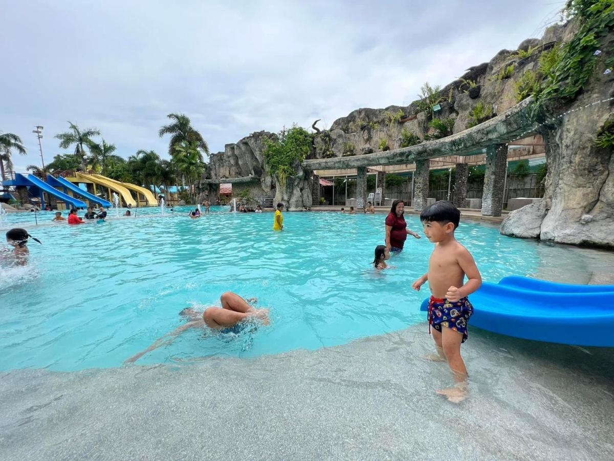 Walking Distance To The Town House * Davao